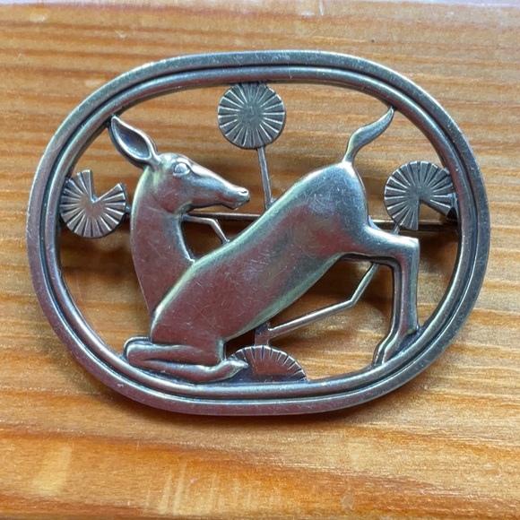 Georg Jensen kneeling deer pin - Picture 4 of 6